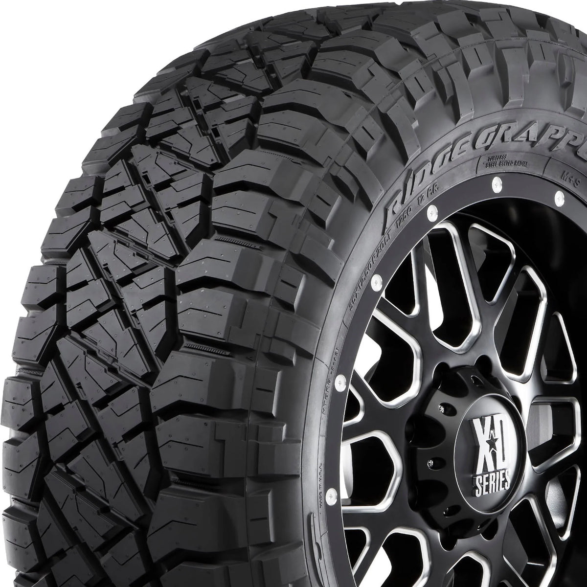 Set of 4 LT37X13.50R18 124Q D Tires B5141