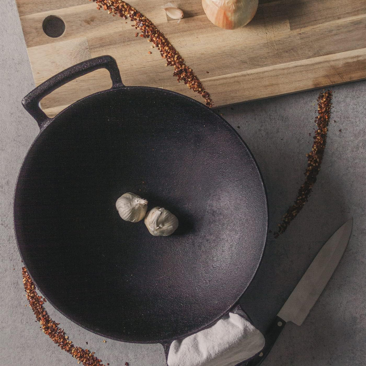 14 inch Cast Iron Wok with Flat Base and Handles H740
