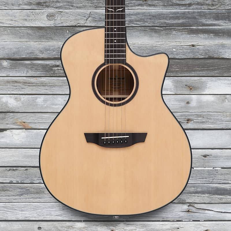 Natural Spruce Acoustic Guitar K441904