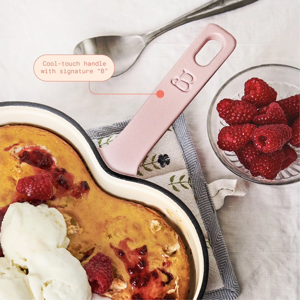 10” Enameled Cast Iron Heart Skillet M970030
