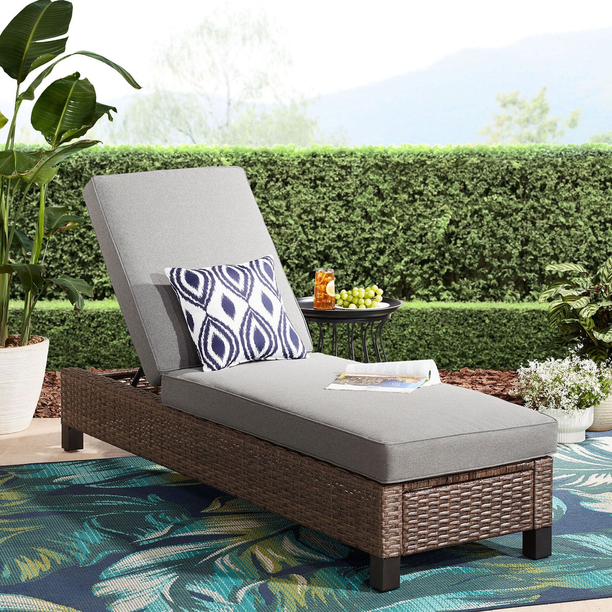 Gray Outdoor Chaise Lounge Chair D683